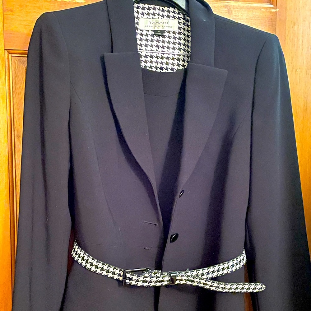 Women’s Tahari Skirt Suit Set
